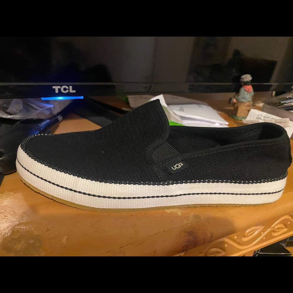Brand new UGGS women’s sz 8